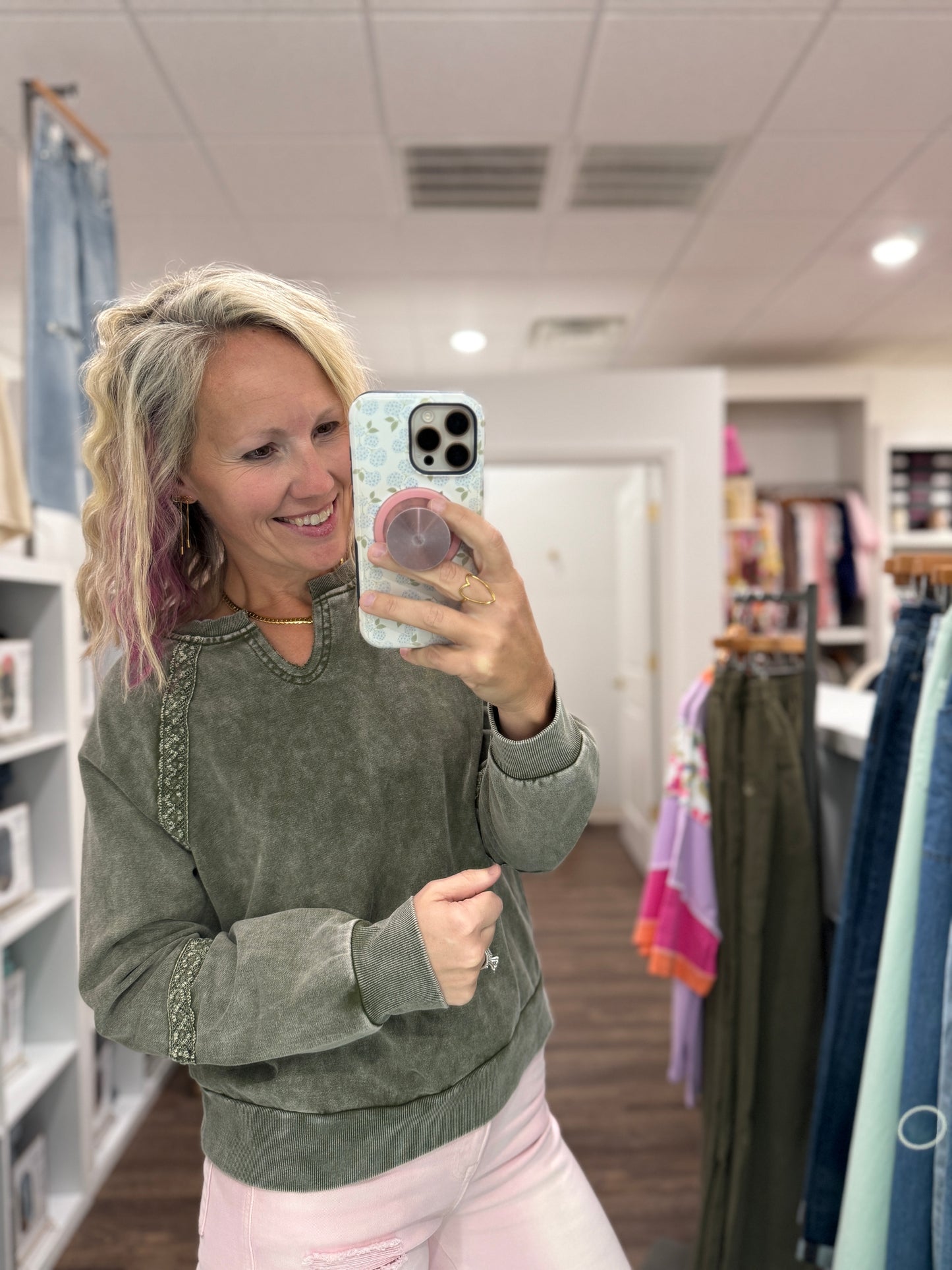 Mineral Lace Sweatshirt- Olive