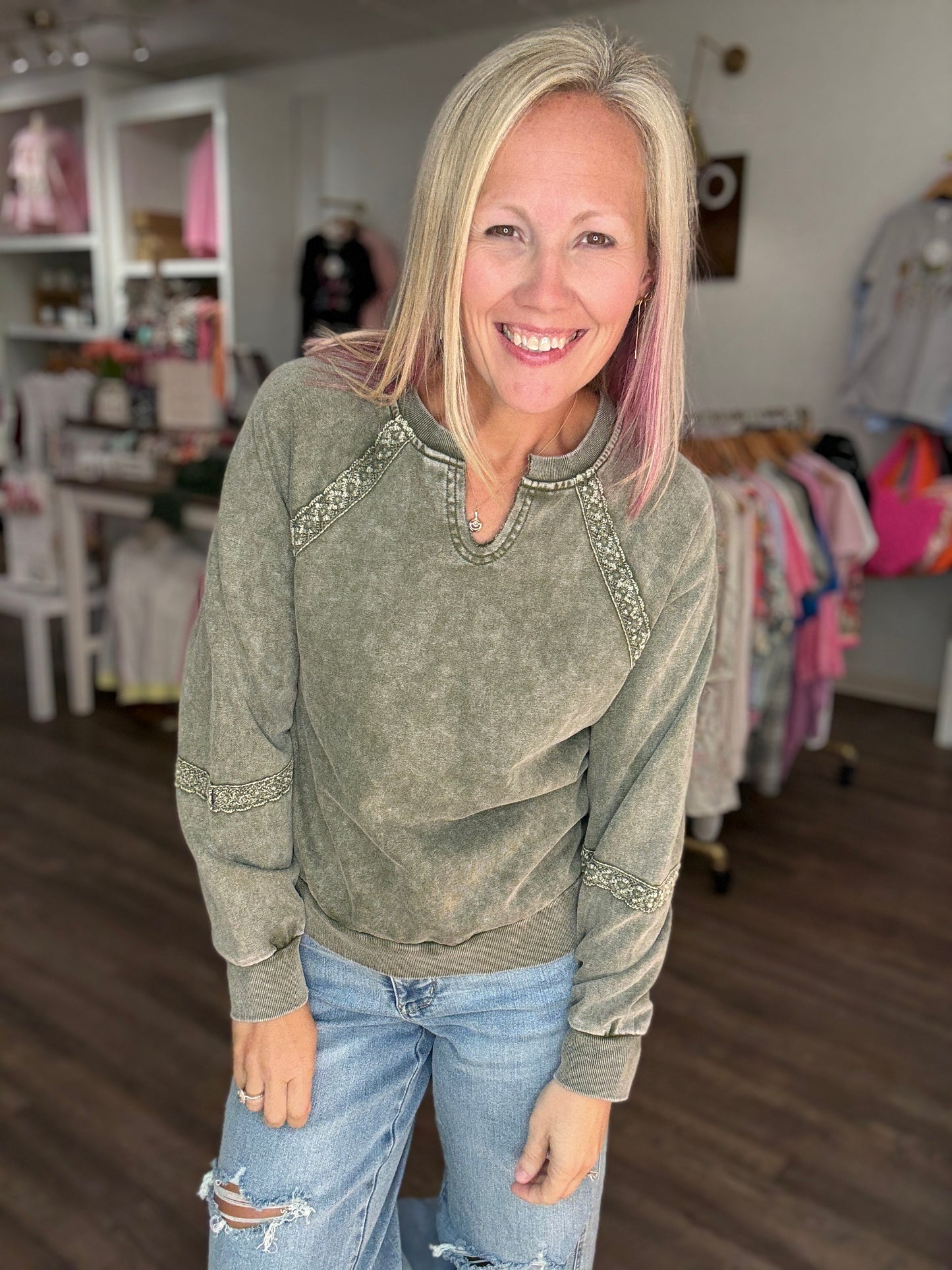 Mineral Lace Sweatshirt- Olive
