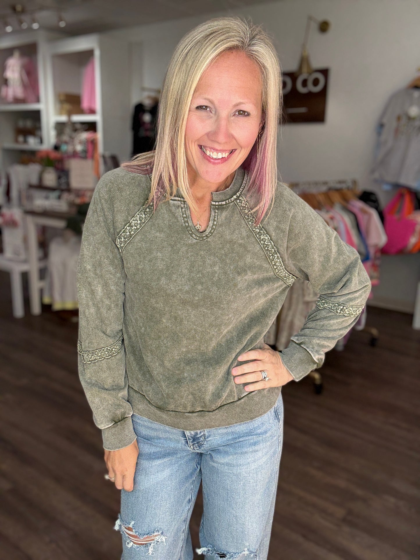 Mineral Lace Sweatshirt- Olive