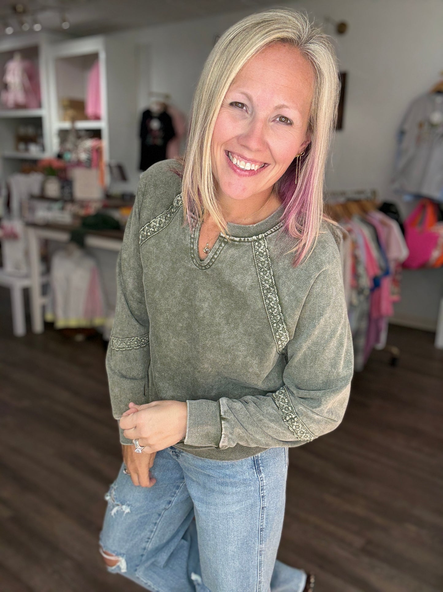 Mineral Lace Sweatshirt- Olive
