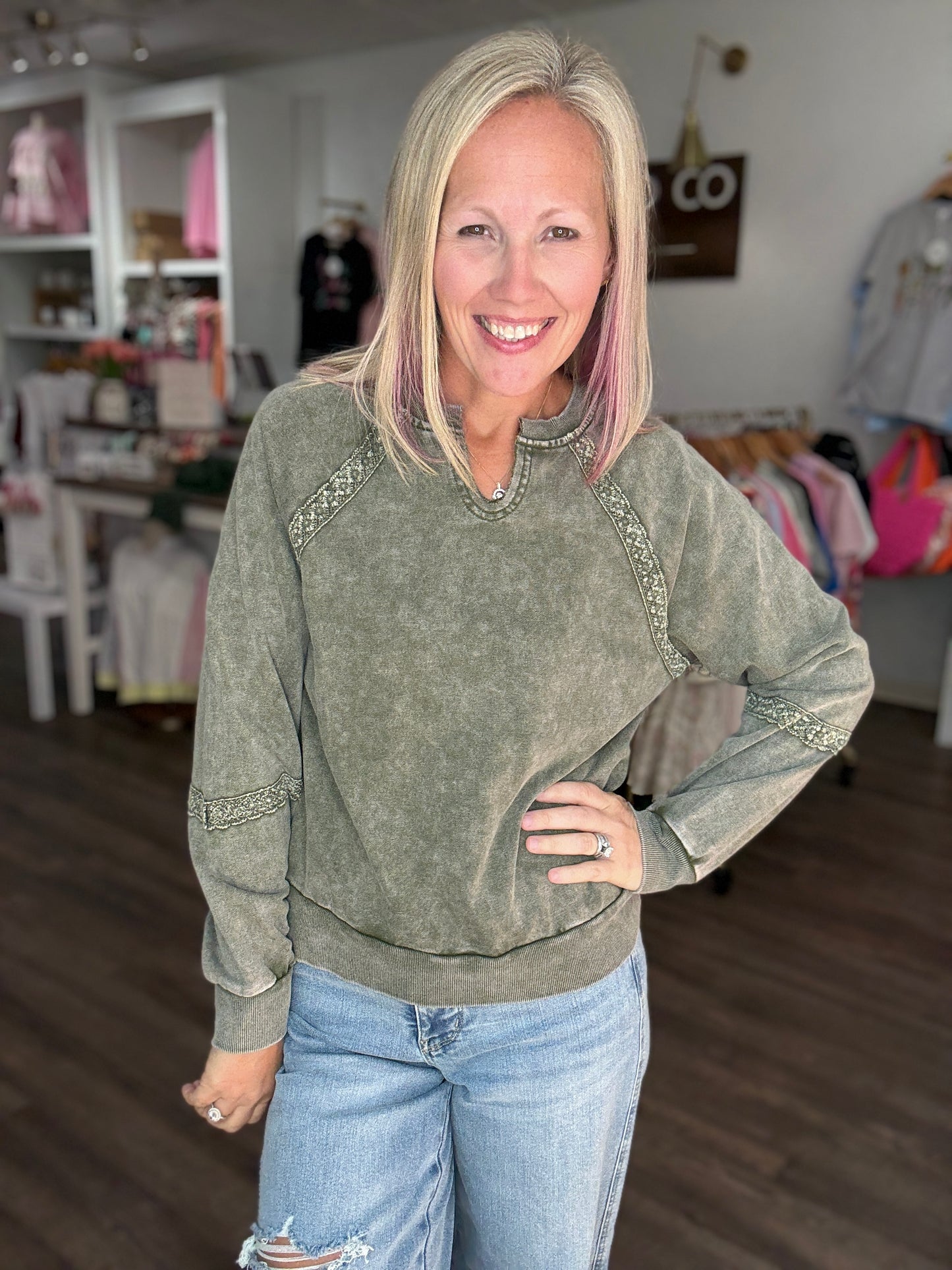 Mineral Lace Sweatshirt- Olive