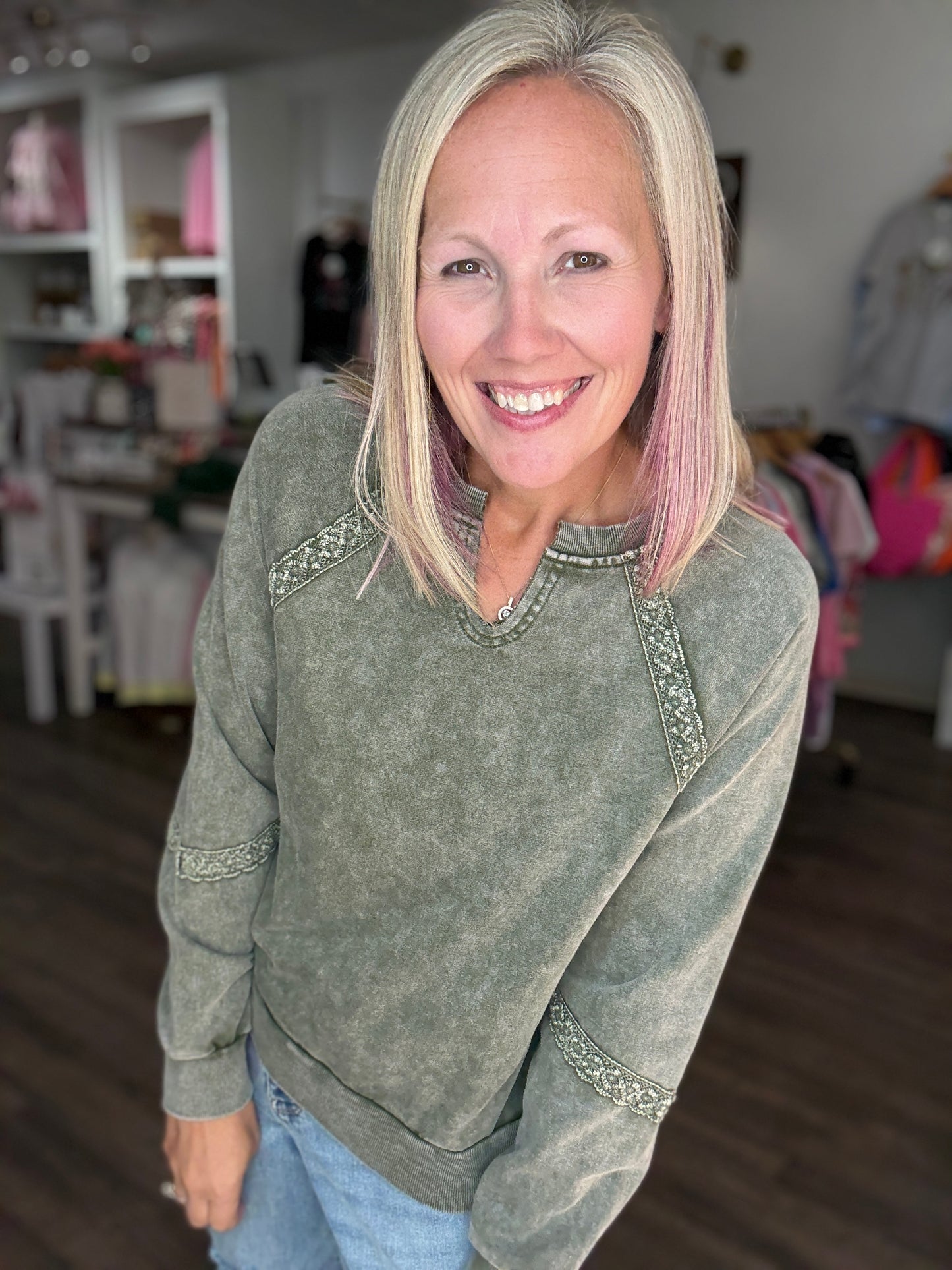 Mineral Lace Sweatshirt- Olive