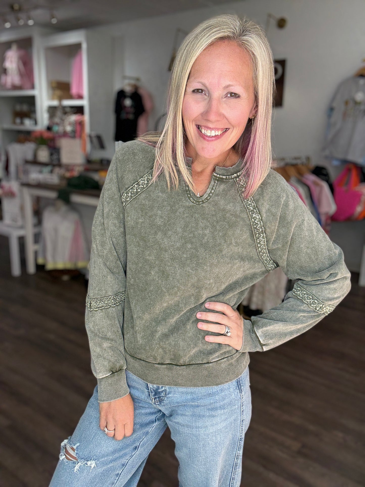 Mineral Lace Sweatshirt- Olive