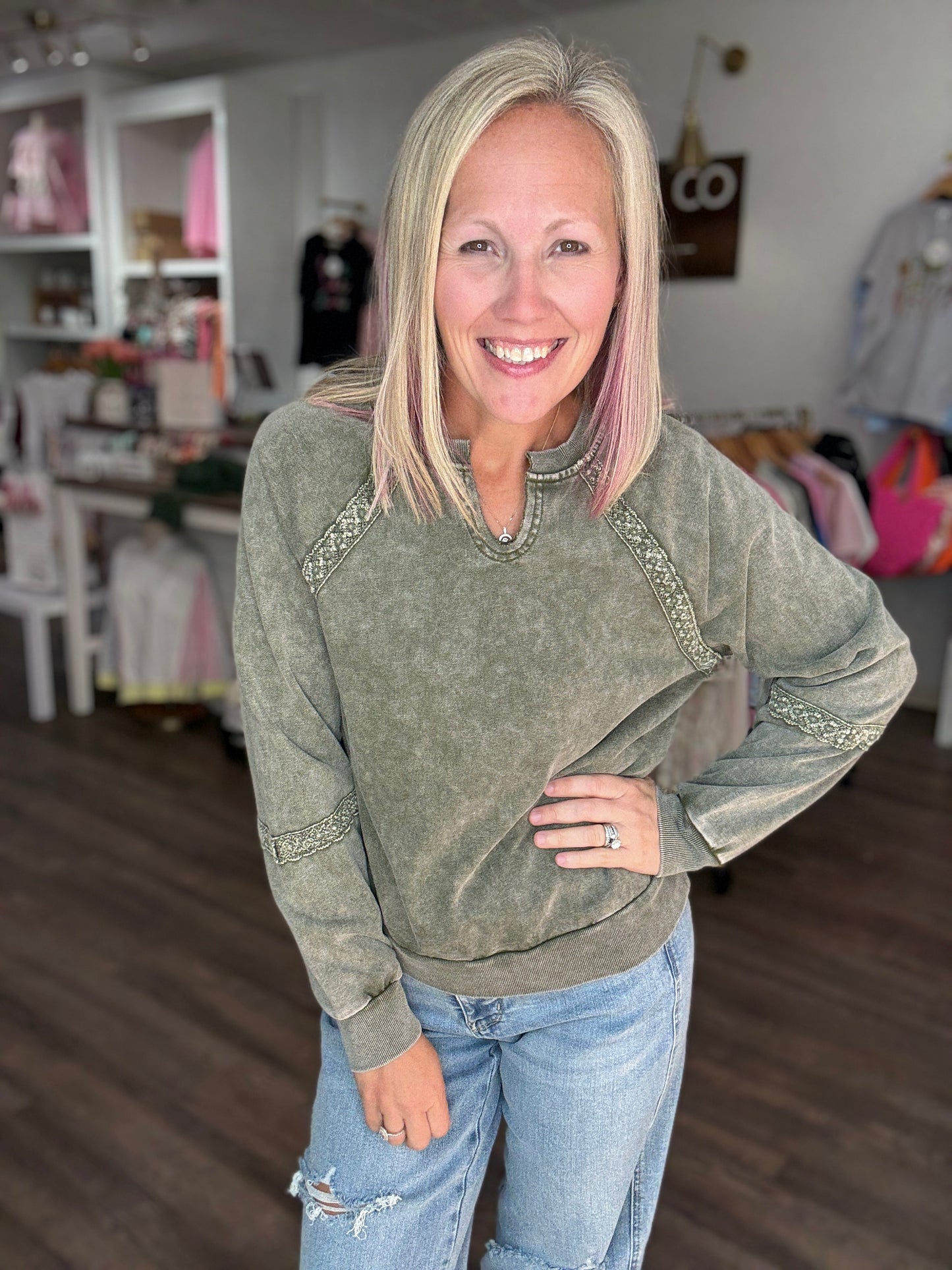 Mineral Lace Sweatshirt- Olive